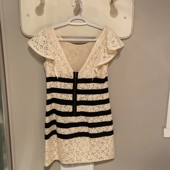 Dresse - Picture 2 of 3